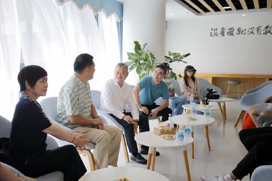 高清-世界冠军进校园暨锦观·棋城讲坛活动现场(棋类冠军)