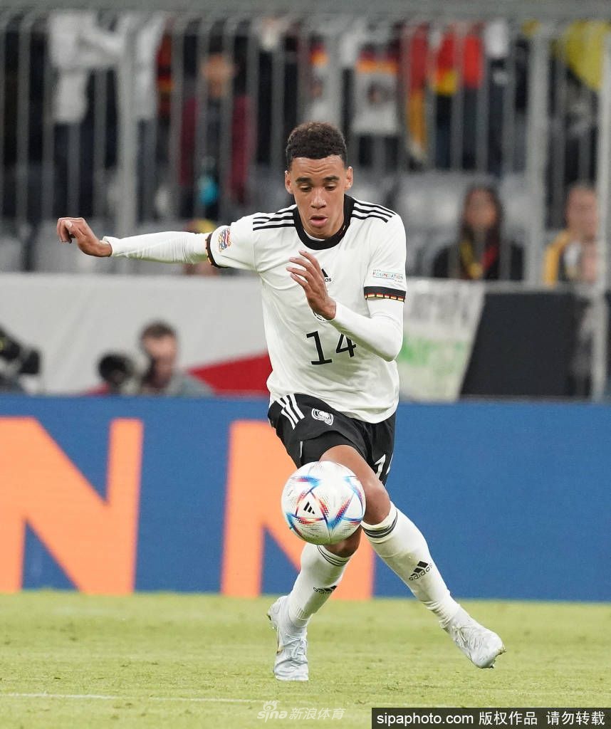 穆西亚拉4轮比赛成功过人13次 欧国联A级同期最多（穆西亚拉集锦）