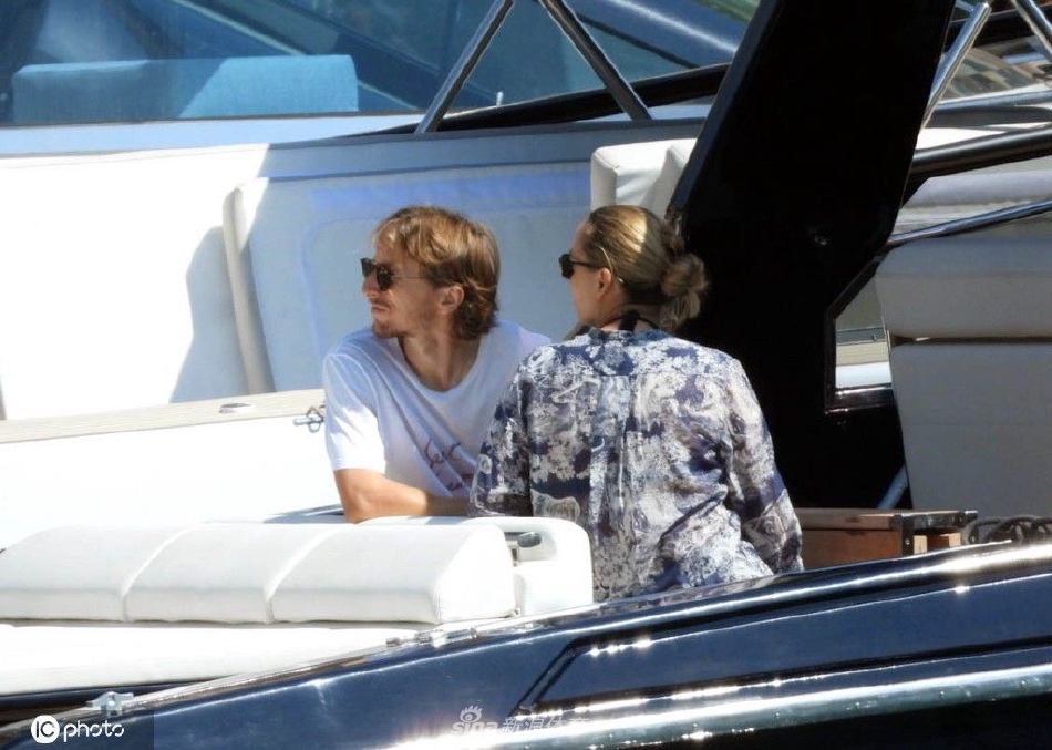 莫德里奇携妻子海边度假 乘坐游艇享受美好假期（莫德里奇介绍）