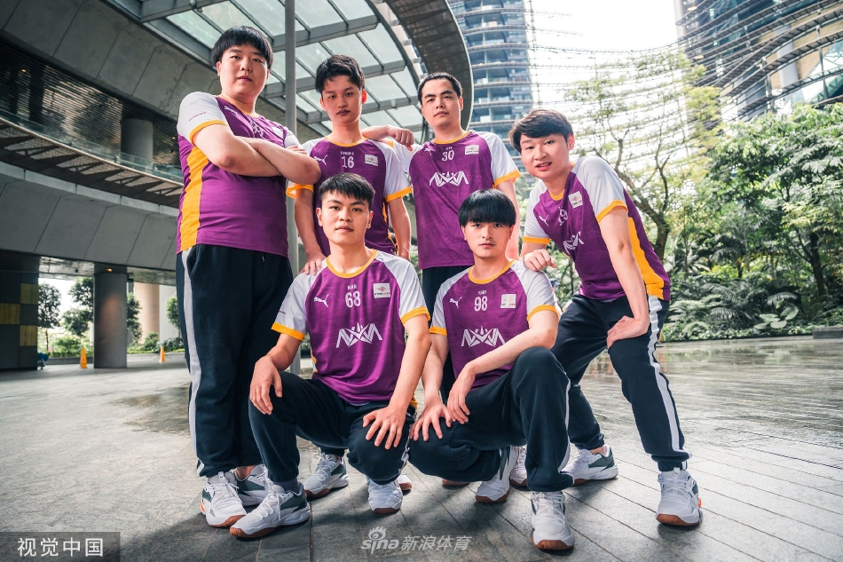 NOVA电竞队领衔拍摄写真（nova电子竞技俱乐部官网）