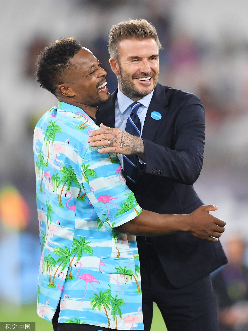 [慈善赛]英格兰传奇队Vs世界明星队 博尔特领衔出战小贝亮相（英格兰传奇球员）