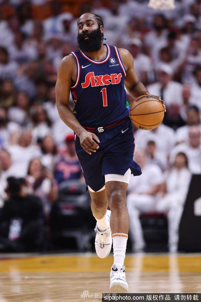 哈登须尽快决定是否执行明年4737万球员选项（哈登明年去留）