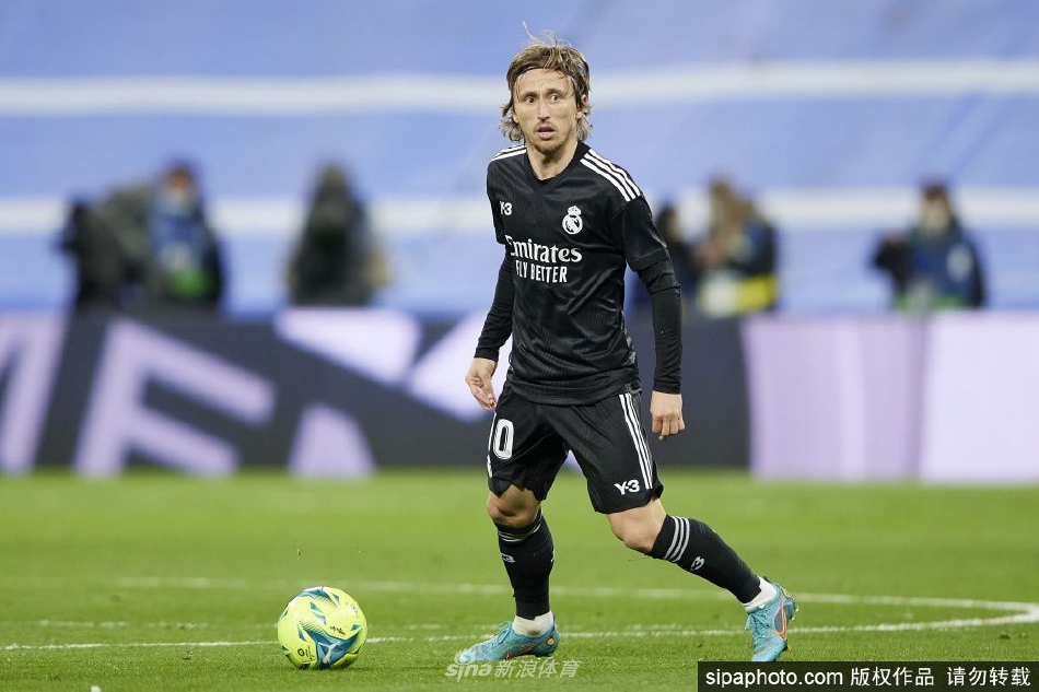 36岁莫德里奇与皇马续约至2023年（36岁莫德里奇与皇马续约至2023年 小说）