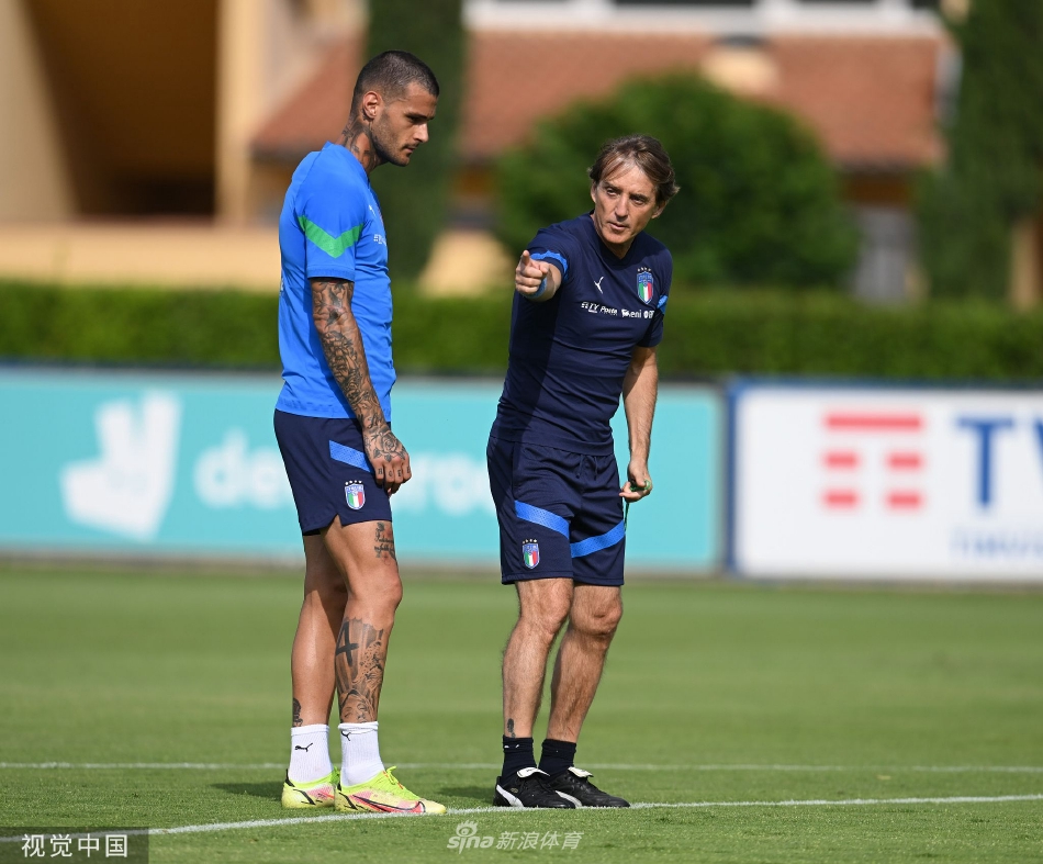 意大利备战英格兰 曼奇尼带队训练（意大利备战英格兰 曼奇尼带队训练的是谁）