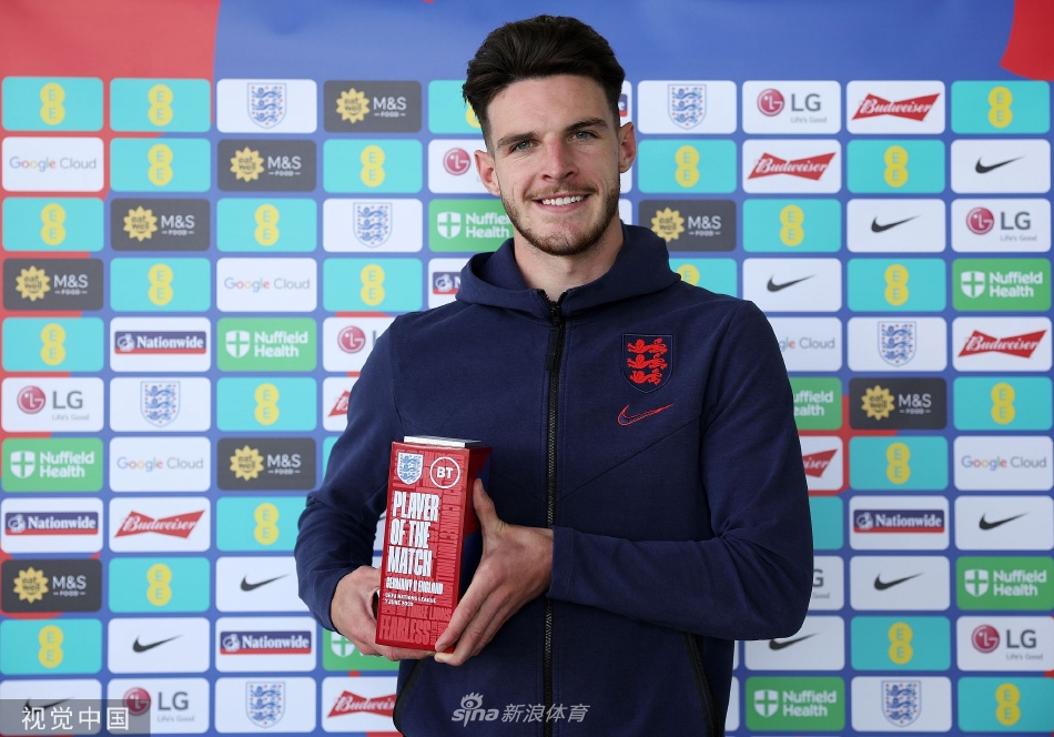 英格兰训练备战 赖斯收获英德大战最佳球员奖杯（英格兰队赖斯）