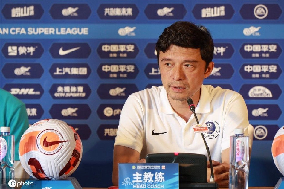 大连人赛前新闻发布会 主教练谢晖携队员朱挺出席（大连球员朱挺简历）