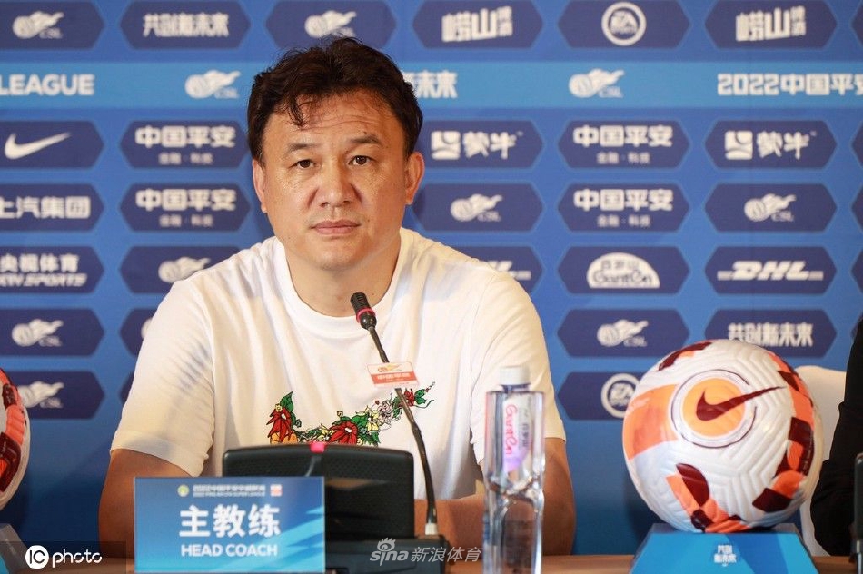 山东泰山赛前新闻发布会 主教练郝伟携队员孙准浩出席（山东泰山主帅郝伟）