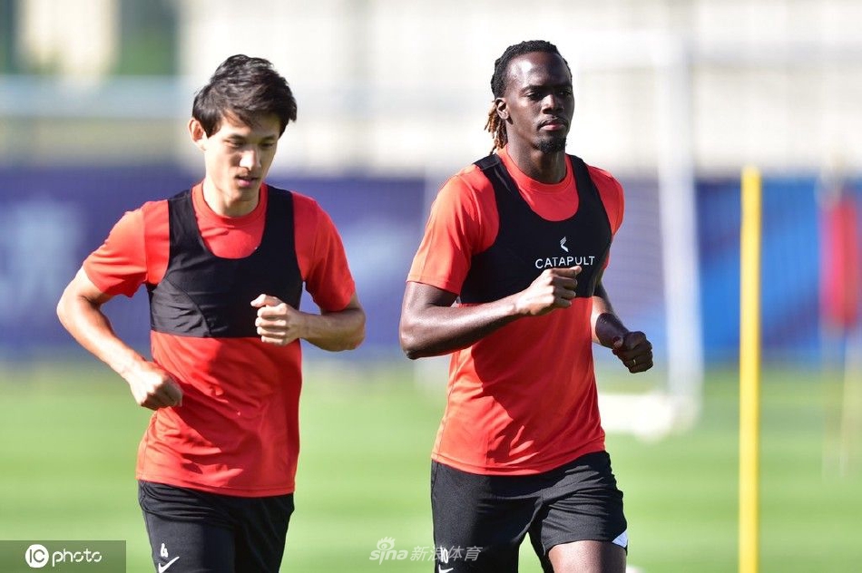 上海海港备战训练 新援恩迪亚耶解除隔离参与球队合练（上海恩迪亚贸易有限公司）