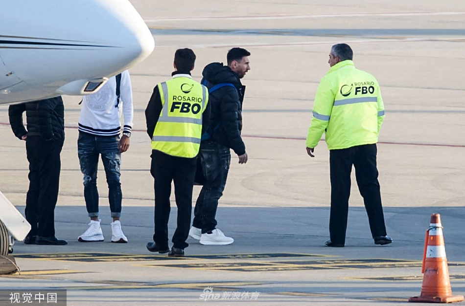 大胜爱沙尼亚后 梅西领衔阿根廷队回国（梅西率领的阿根廷队）