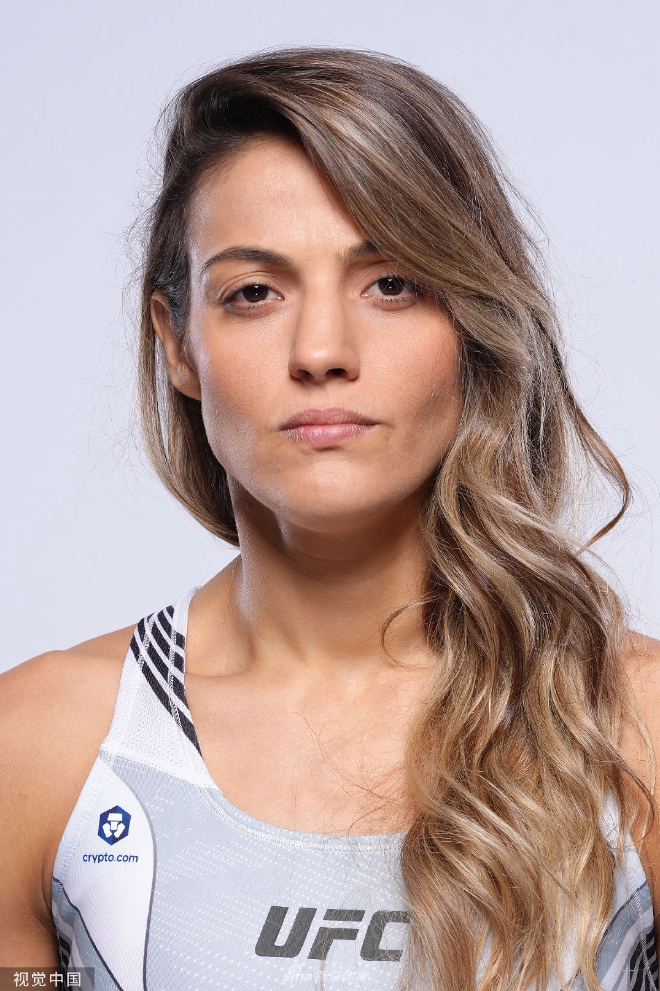 UFC选手拍摄肖像照 女选手高颜值亮眼