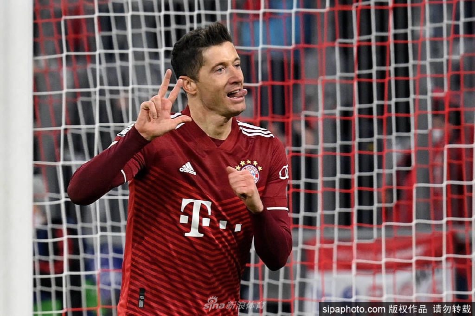 莱万自加盟以来在德甲打进238球 占拜仁总进球数的33.7%（莱万已为拜仁打进200粒德甲进球）