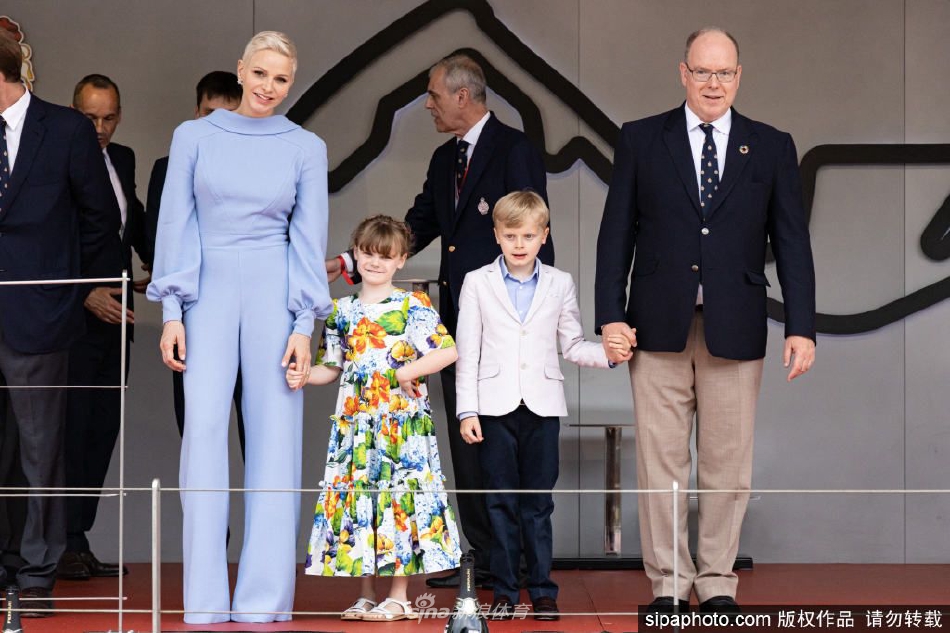 摩纳哥王室出席F1大奖赛颁奖典礼