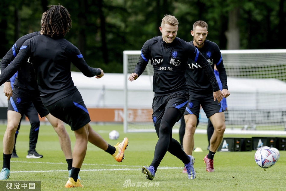 荷兰队训练备战 德里赫特领衔（荷兰队训练备战 德里赫特领衔）