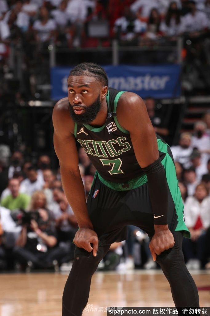 砍下25分攻占天王山！杰伦-布朗冲上全美推特热搜榜第一位（杰伦·布朗）