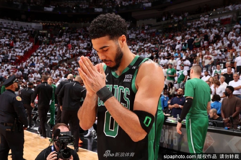 塔图姆成历史第二年轻季后赛1500分先生 仅次于科比（塔图姆第一年季后赛）