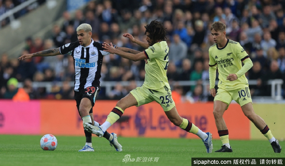 埃尔内尼与阿森纳完成续约 合同年限1+1（阿森纳埃尔内尼转会）