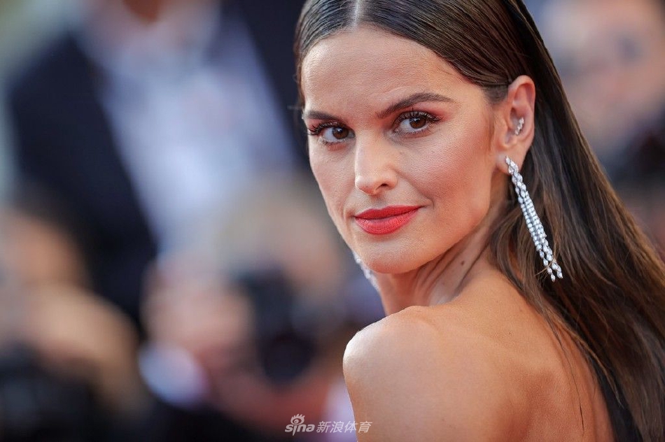 特拉普超模女友亮相红毯（特拉普提派）