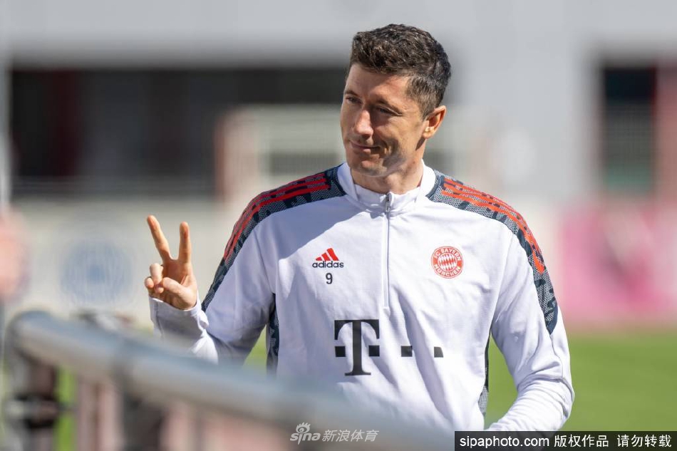 拜仁：对莱万的合约话题已多次表态 不会回应私下会面的发言（莱万拜仁合同）