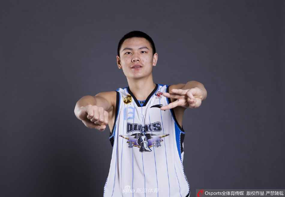 朱彦西32岁生日快乐 回顾北京首钢神射手青涩照(北京首钢朱彦西是哪里人)