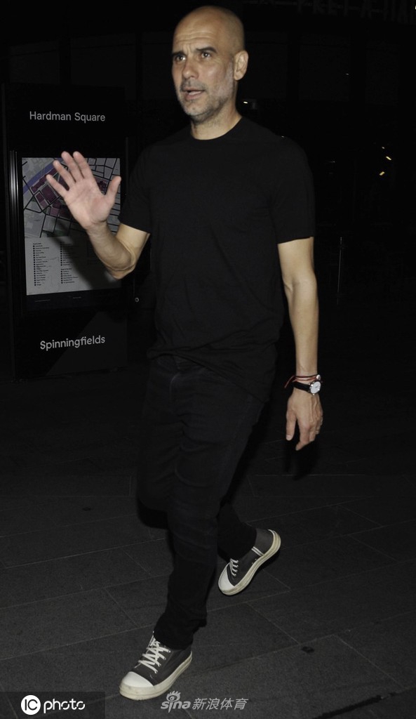 曼城英超夺冠庆祝派对举行 瓜迪奥拉携众将现身喜笑颜开（英超冠军 曼城）