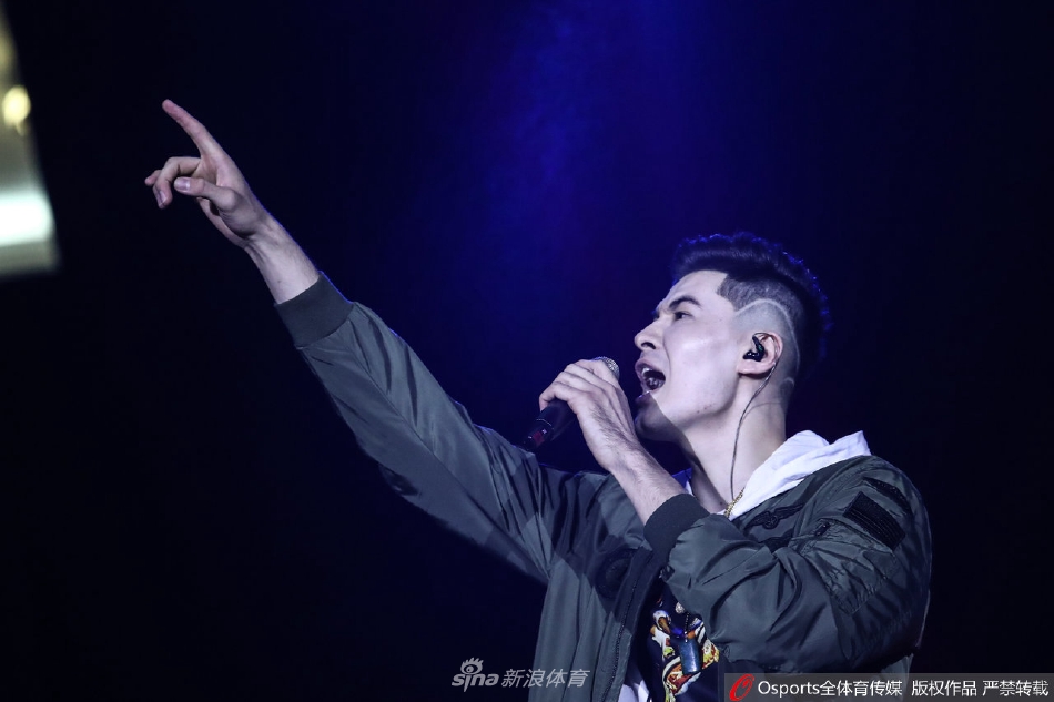 阿不都沙拉木26岁生日快乐 盘点阿不场外穿搭合集（阿不都沙拉木 个人资料）