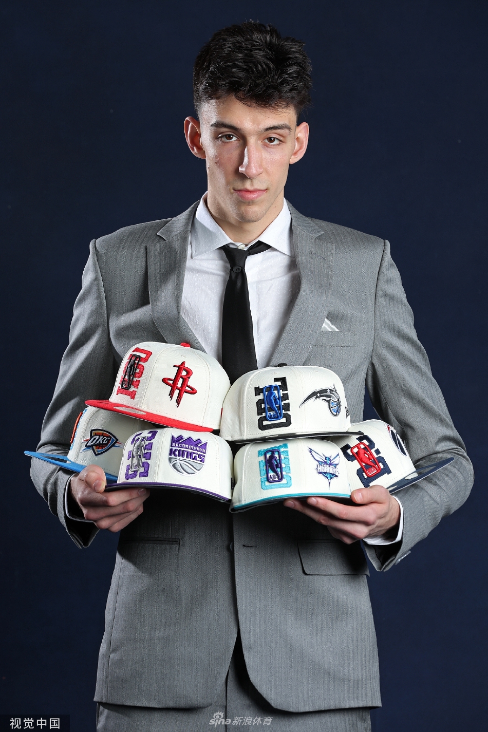 众新秀拍摄写真 状元热门霍姆格伦领衔