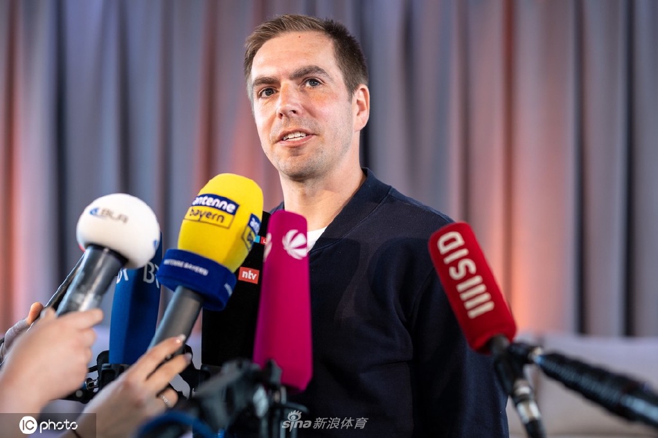 拉姆举行新书发布会 面对采访侃侃而谈笑容满面（拉姆作品新书）