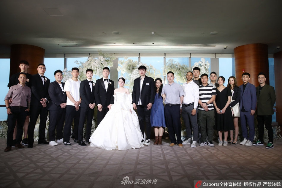 王薪凯大婚 胡明轩、曾繁日等人化身帅气伴郎亮相（王薪凯离队）