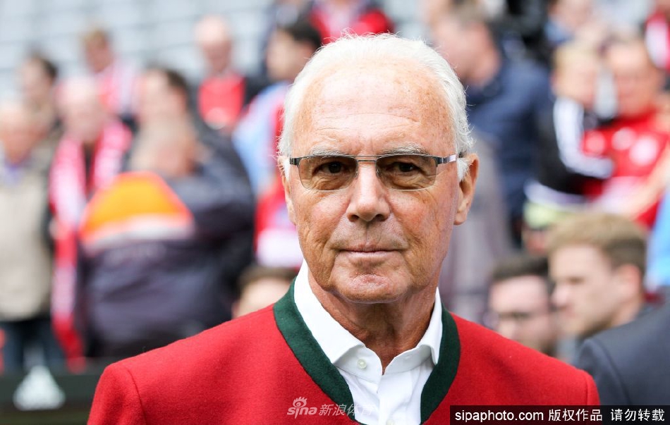 贝肯鲍尔被授予德国足球大使协会荣誉奖 表彰其树立的积极形象（德国球星贝肯鲍尔）