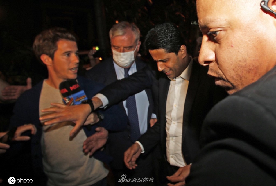 大巴黎主席纳赛尔现身马德里 大量记者围追堵截人气旺（大巴黎老板纳赛尔简介）