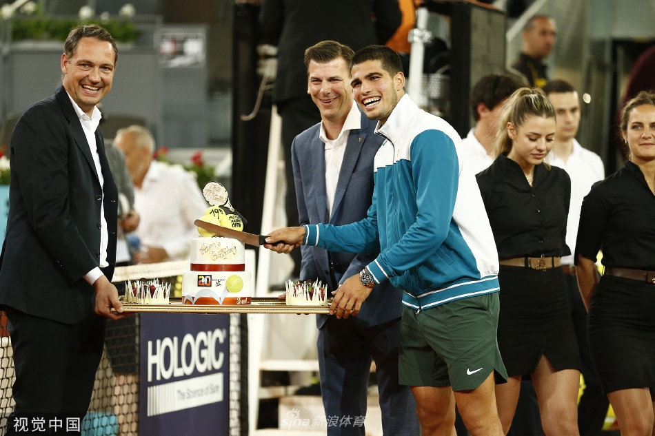 阿尔卡拉斯2-1诺里 用胜利庆祝19岁生日（阿尔卡拉斯退赛）