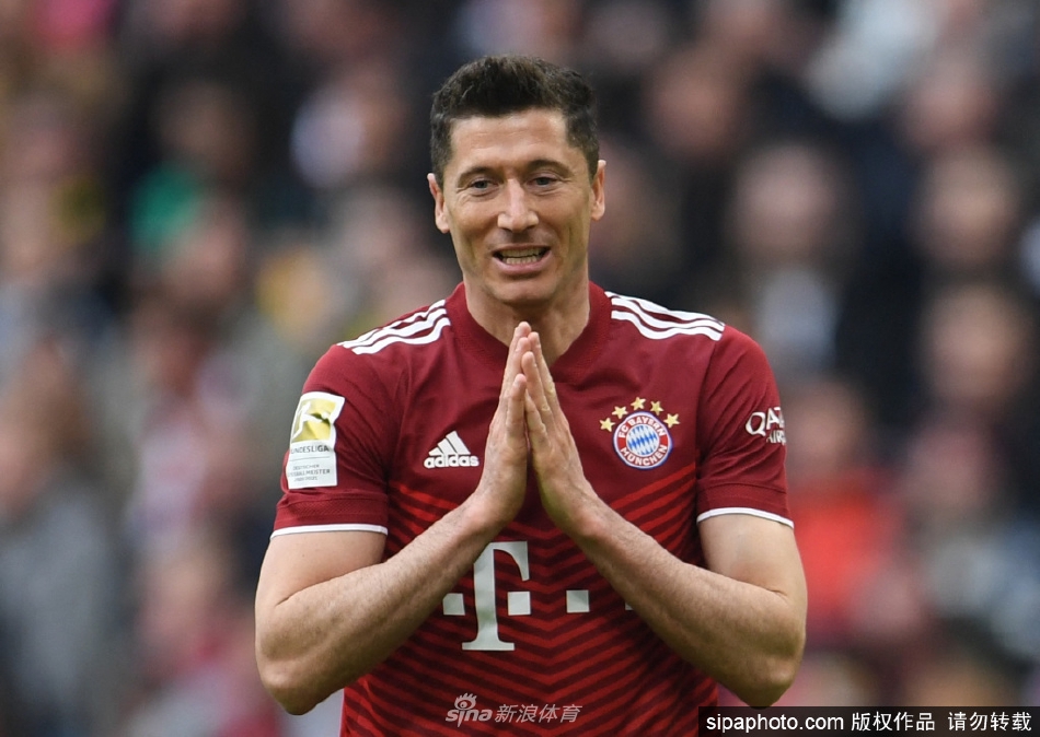 莱万再次拒绝拜仁续约报价（莱万签约拜仁）