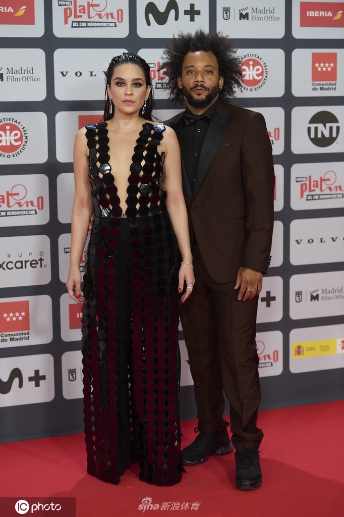 马塞洛携爱妻出席拉美电影大奖 西装上身气质上佳（马塞洛老婆）