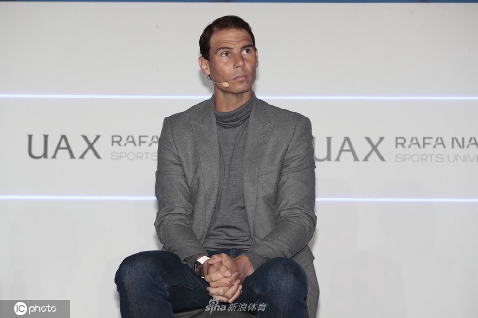 纳达尔网球学院举行演讲活动 纳达尔携爱妻出席并发表讲话（网球选手纳达尔简介）