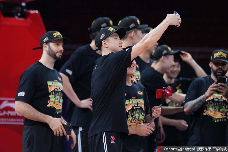 [CBA总决赛]赵继伟获FMVP（cba总决赛 赵继伟）