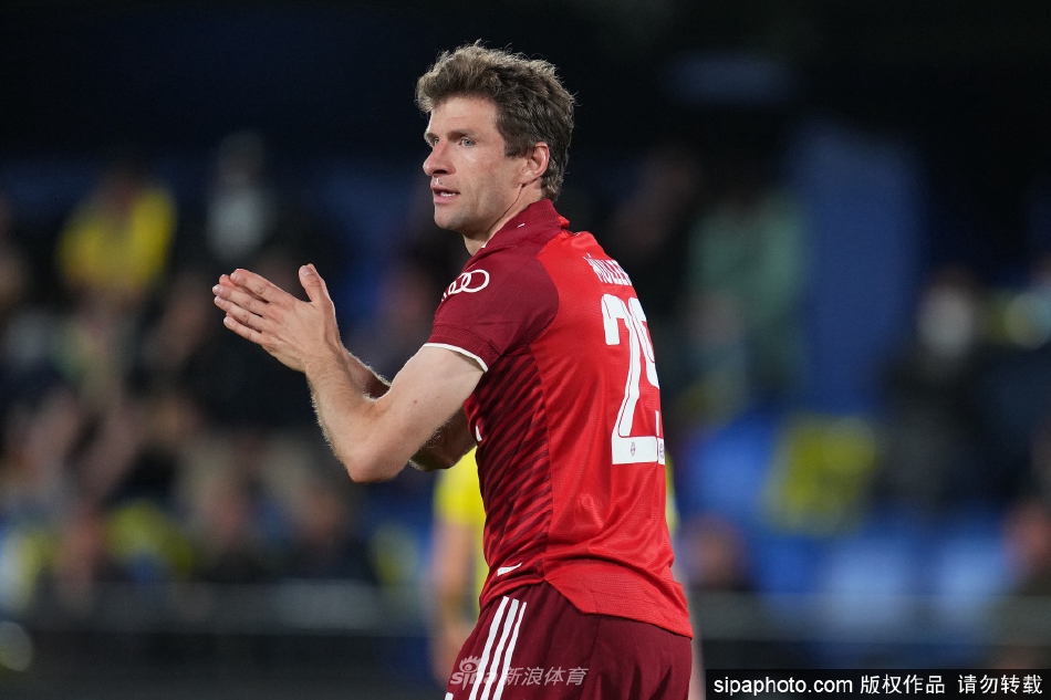 穆勒11次德甲冠军超越阿拉巴 成为夺得德甲次数最多的球员（穆勒德甲首秀）