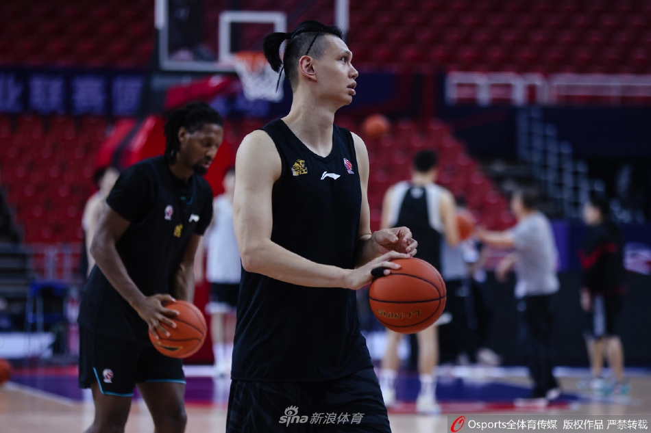 浙江广厦控股队备战训练（浙江广厦控股全队名单）