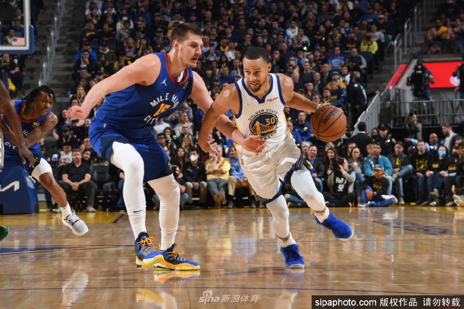 库里季后赛第48次单场5+三分 险胜历史二三名克莱雷-阿伦总和（库里2021季后赛）