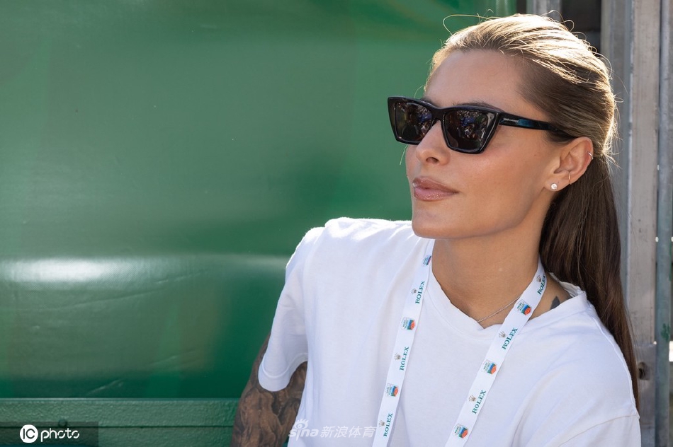 兹维列夫超模女友领衔众星现身观战（兹维列夫颜值）