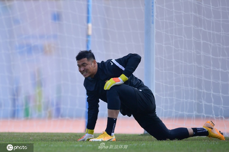 长春亚泰门将石笑天或将加盟上海申花（亚泰守门员石笑天）