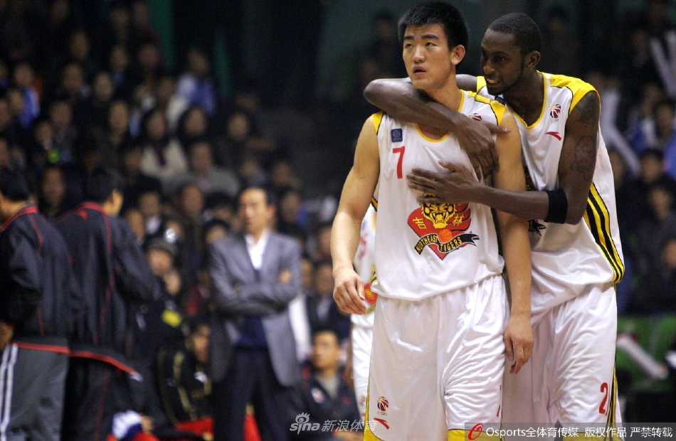 回顾CBA新任最佳教练员王博球员时代青涩照（回顾cba新任最佳教练员王博球员时代青涩照片视频）