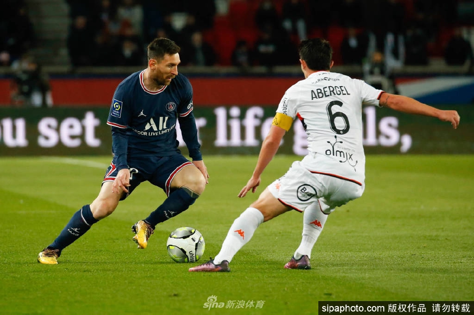 一个赛季完成两次助攻帽子戏法 梅西创造法甲纪录（梅西帽子戏法球队）