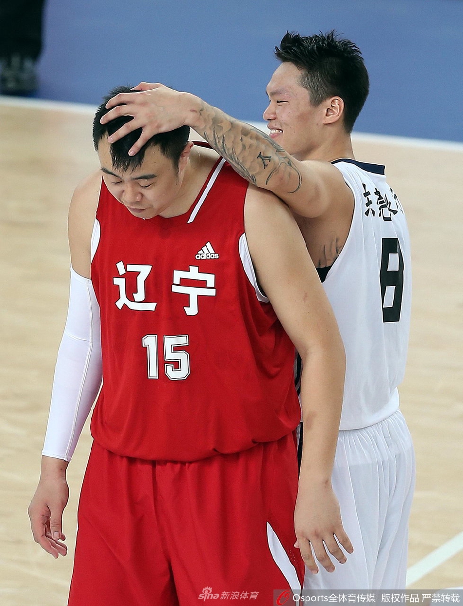 CBA半决赛大战在即 回顾辽宁、广东两队将帅亲密瞬间（1516赛季cba半决赛广东辽宁）