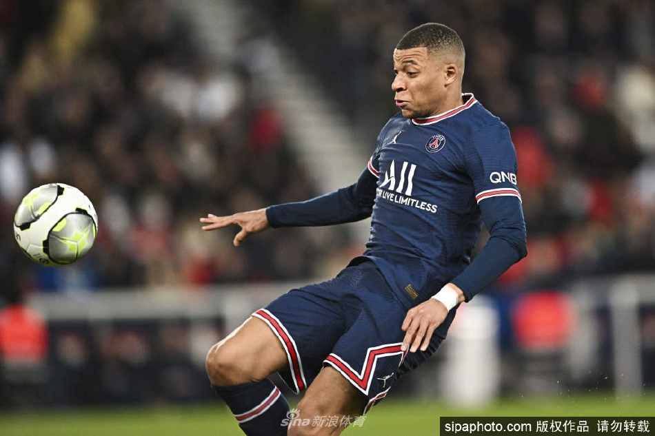 姆巴佩在法甲20球14助攻 联赛射手榜和助攻榜均居首（姆巴佩法甲冠军）