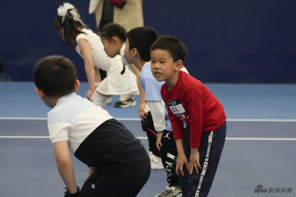 国家网球中心举行少年网球培训（国家网球中心举行少年网球培训班）