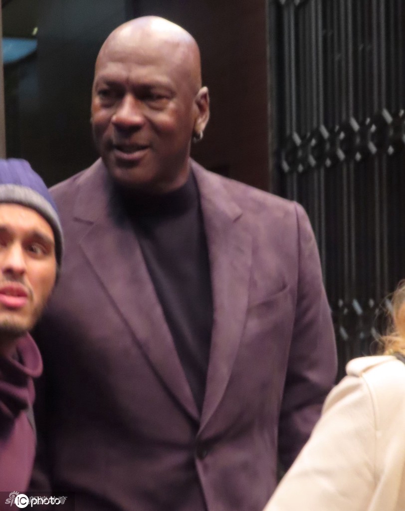 迈克尔-乔丹现身纽约卡内基音乐厅（迈克尔乔丹bgm）