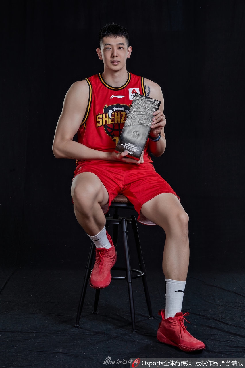 最佳防守球员沈梓捷官方写真（最佳防守球员沈梓捷官方写真图片）