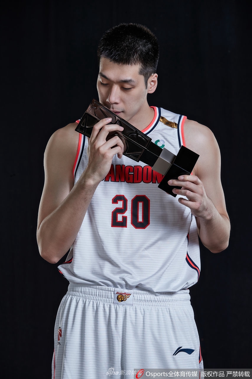 最佳第六人任骏飞官方写真（任骏飞生涯最高分）