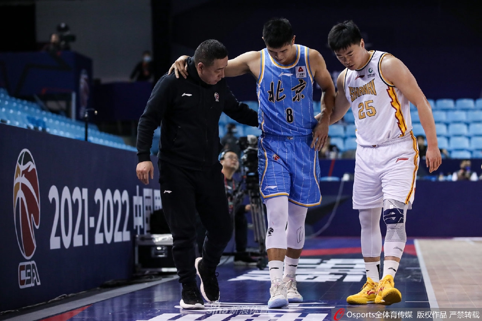 CBA联赛常规赛关键词：温情（cba本赛季五大动情画面）