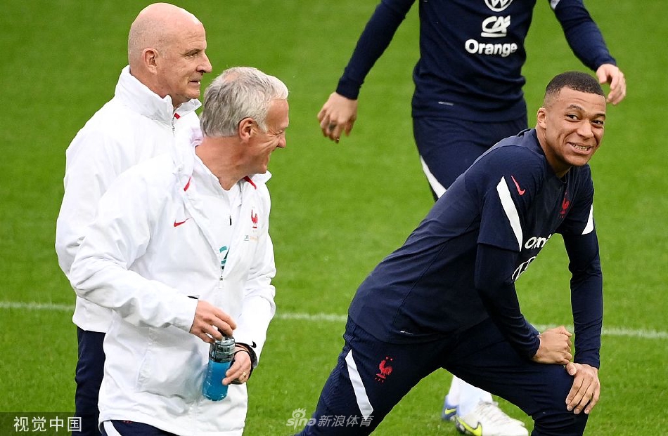 法国队备战 姆巴佩、德尚轻松互动（法国队备战 姆巴佩,德尚轻松互动了吗）